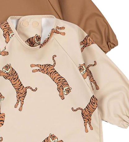 Haklapp med ärm, 2-Pack Dinner Bib With Sleeves, Tiger / Toasted coconut - Konges Sløjd