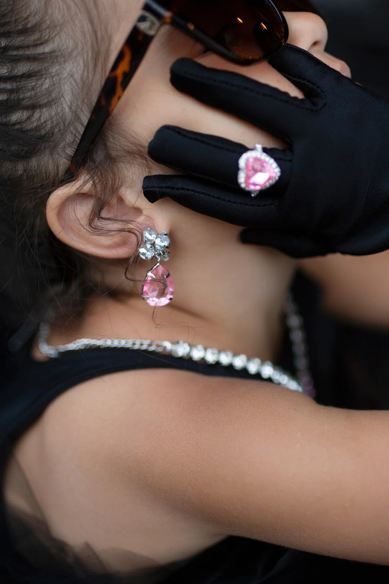 Halsbandsset The Marilyn med 2 clips- örhängen & 1 ring, Rosa/Silver - Great Pretenders