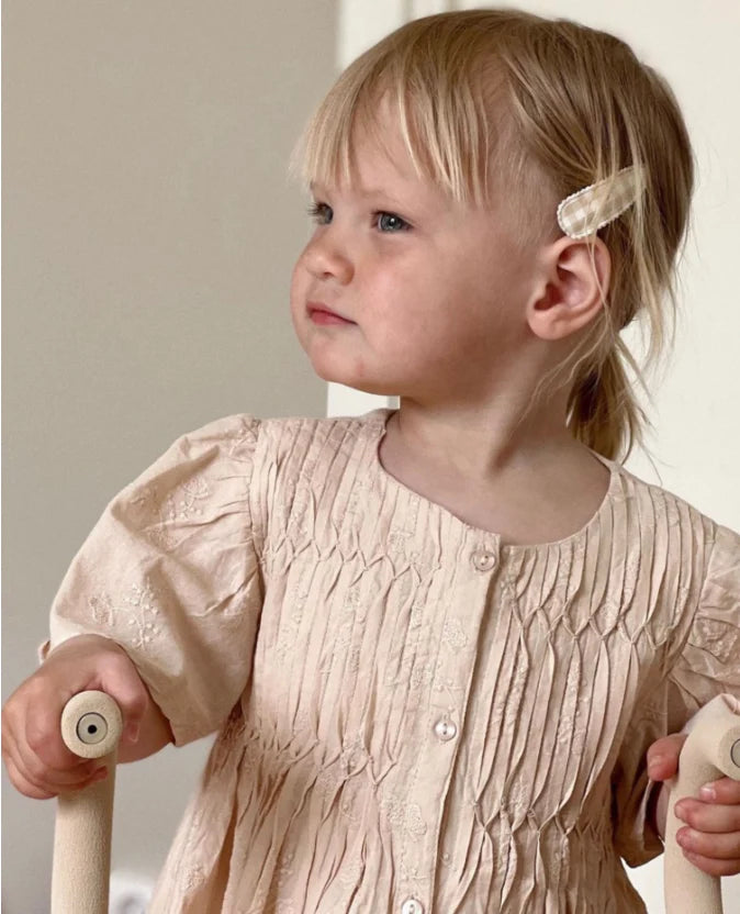 Ilse Fabric Hårspänne, Sand gingham - Liv & Loke