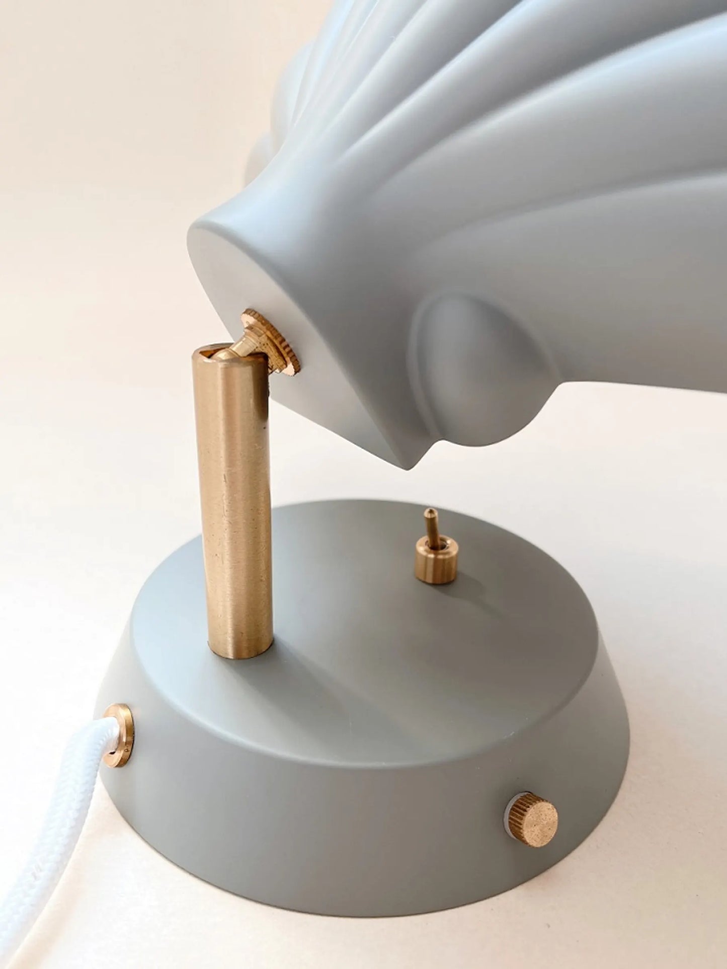 Vägglampa, Snäcka i Metall - Rose eller Grey Leaves, Välj din färg - Konges Slöjd