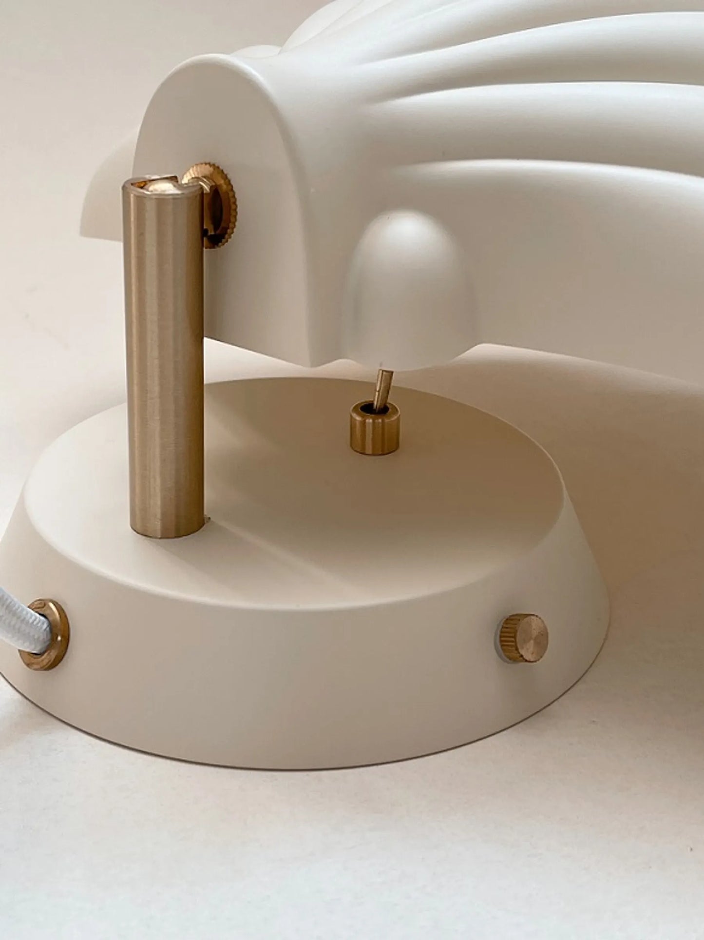 Vägglampa, Snäcka i Metall - Rose eller Grey Leaves, Välj din färg - Konges Slöjd