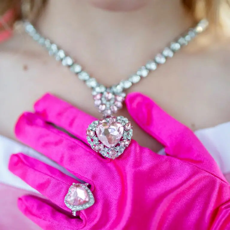 Halsbandsset The Marilyn med 2 clips- örhängen & 1 ring, Rosa/Silver - Great Pretenders