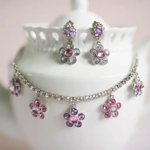 Smyckesset Audrey 5-delar - Halsband, 2xRing & Clipsörhängen Lila/Rosa - Great Pretenders